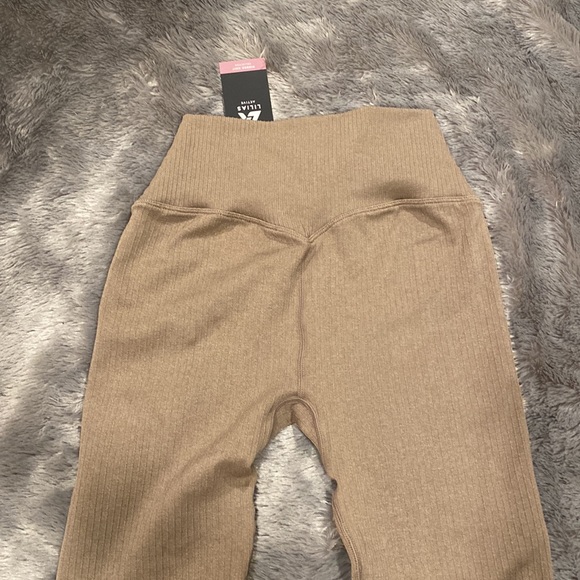 Lilia’s Active Ribbed Knit Set - Top and Pant - Size M & S - Picture 14 of 14